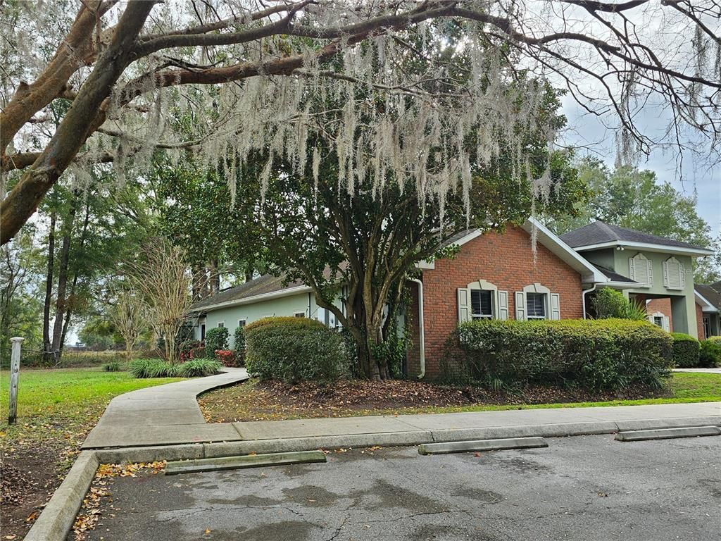 Attached, Exterior, Facade, Brick Facade, Ranch