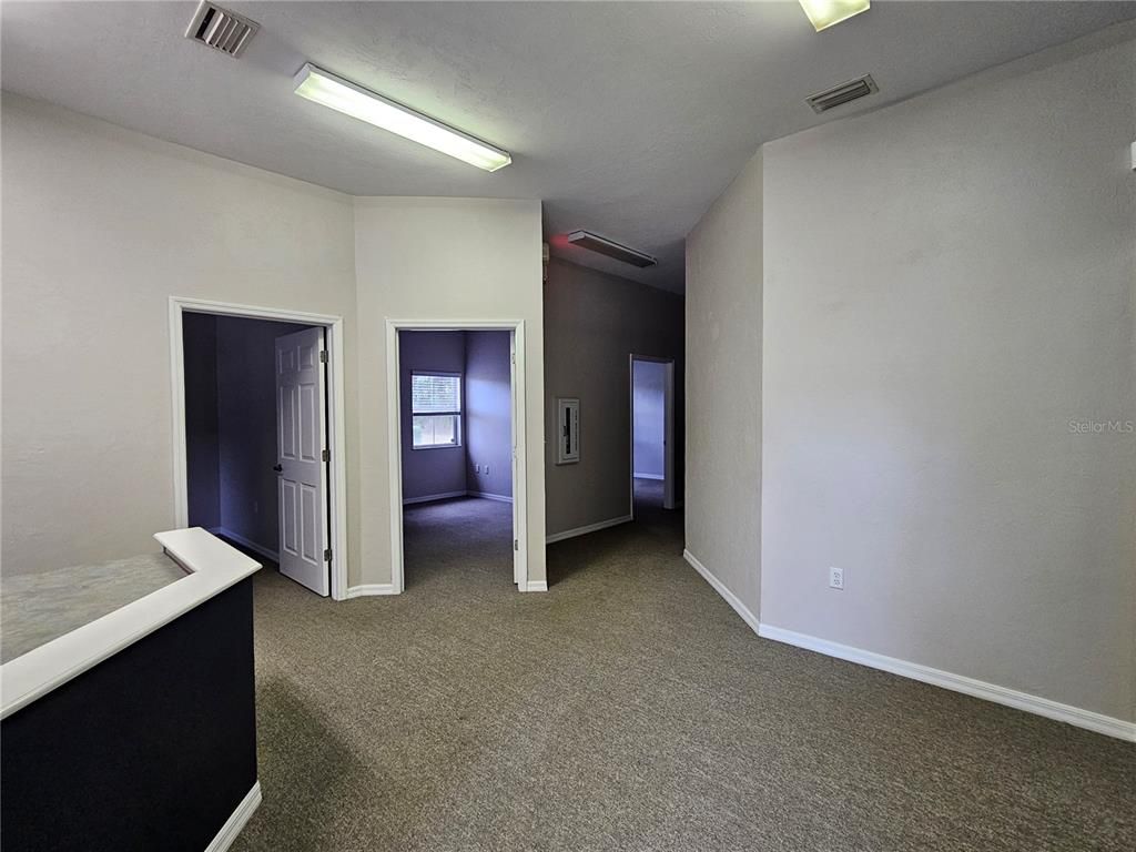 Empty room, Interior