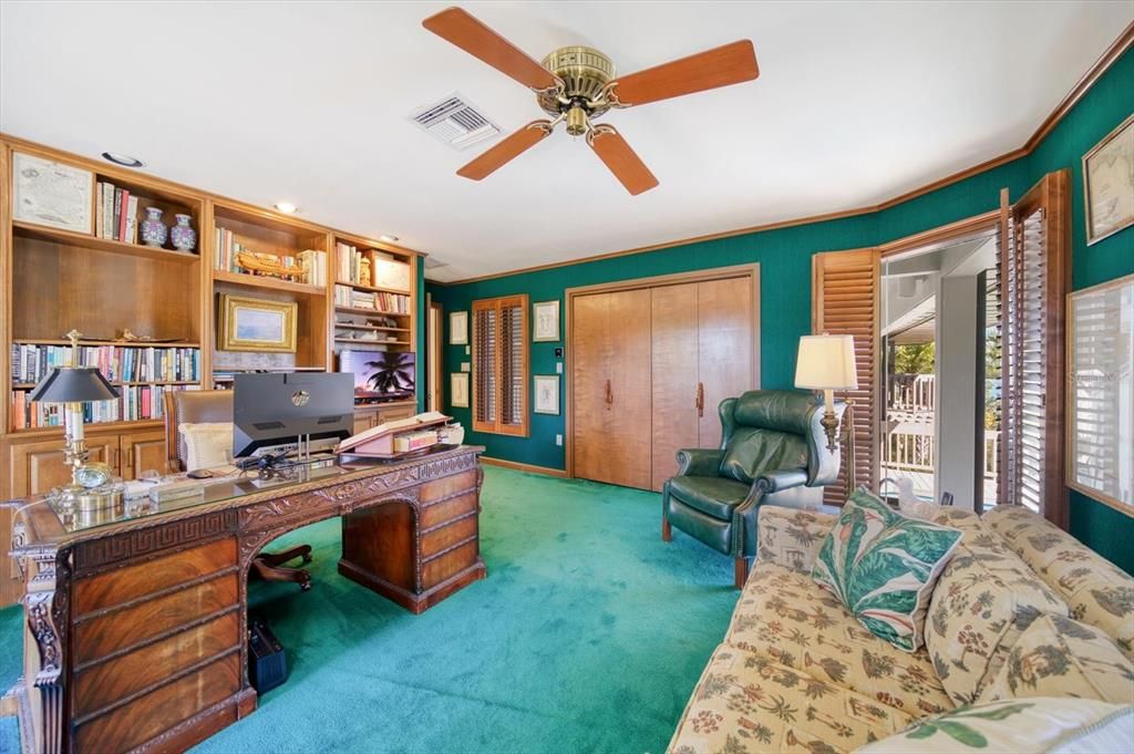 Home Office, Interior