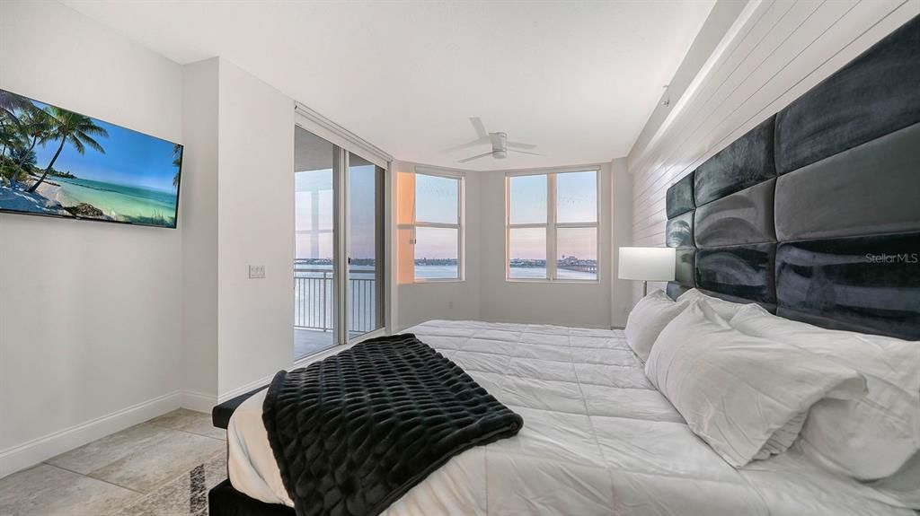 Bedroom, Interior, Water