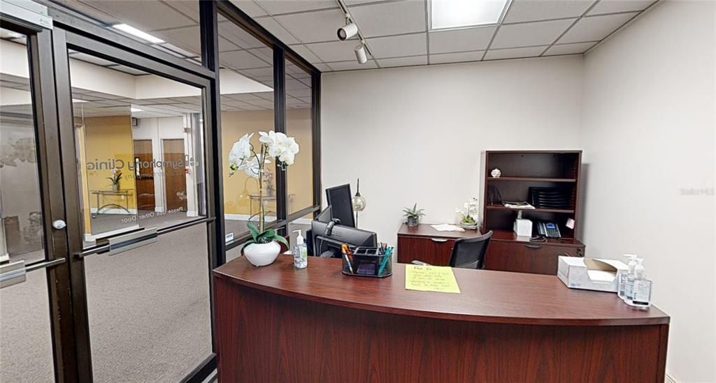 Home Office, Interior