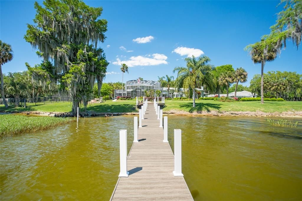 Exterior, Lake