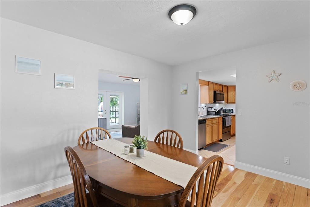 Dining room, Interior, Kitchen, Stainless Steel Appliances, Wood Texture Flooring