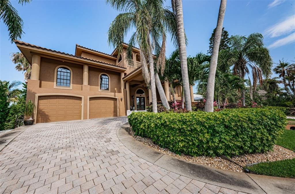 Attached, Exterior, Facade, Mediterranean