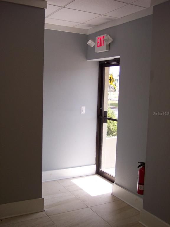 Empty room, Interior