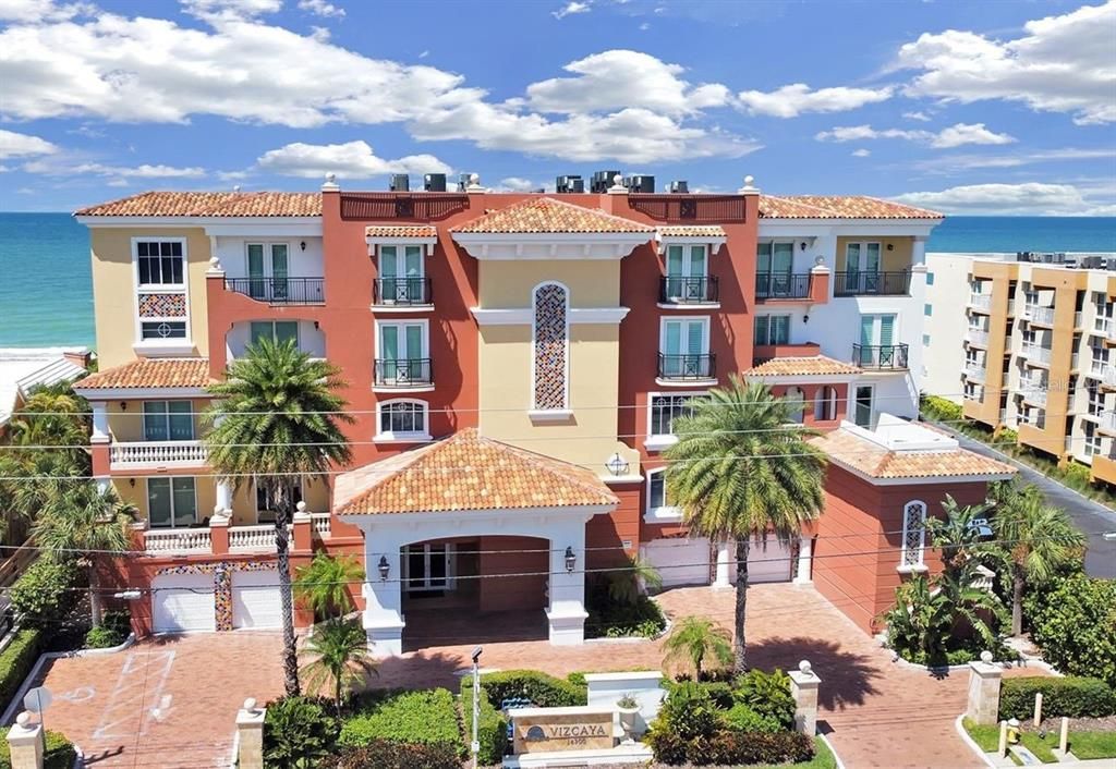 Attached, Exterior, Facade, Mediterranean