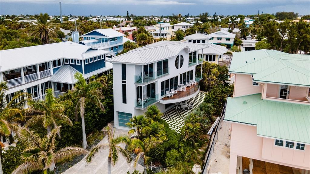 Exterior, Drone