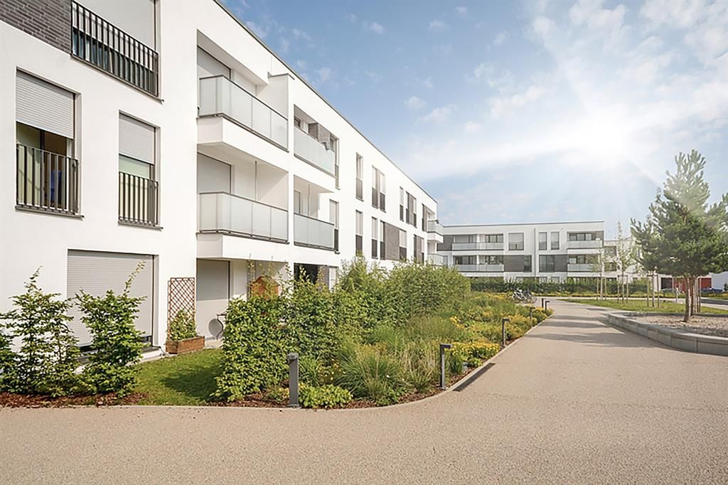 Exterior, Facade, Modern