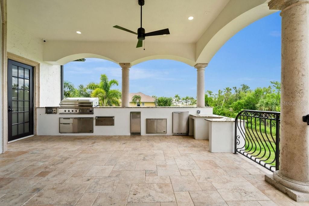 Exterior, Outdoor Kitchen