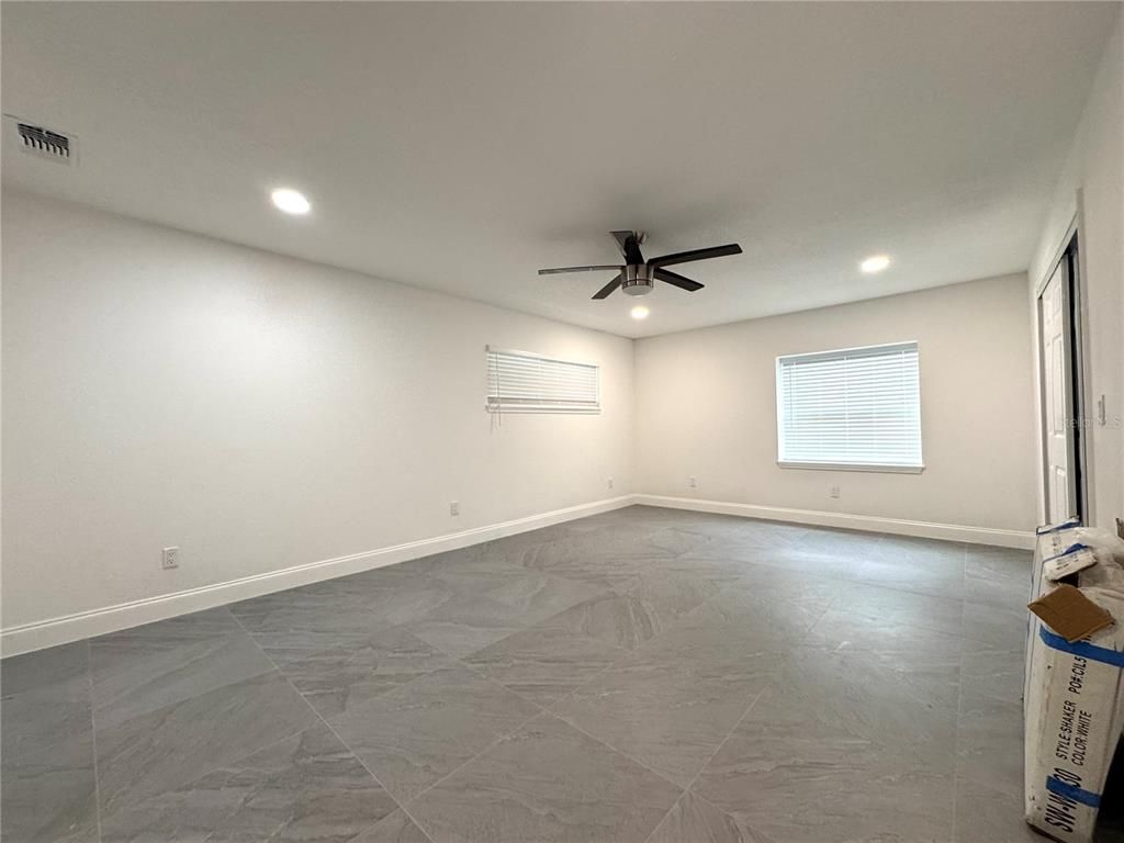 Empty room, Interior, Recessed Lighting