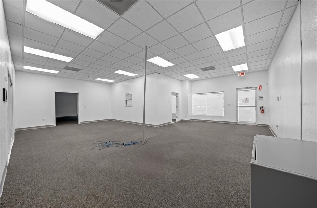 Empty room, Interior, Recessed Lighting