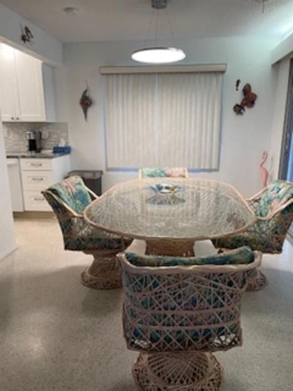 Dining room, Interior, Pendant Lights, Recessed Lighting