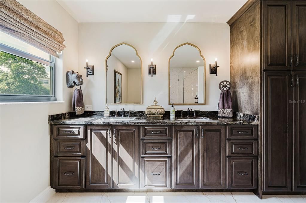 Bathroom, Dual Sink Vanities, Interior