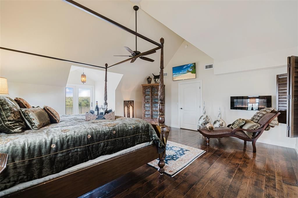 Bedroom, Interior, Pendant Lights, Wood Texture Flooring