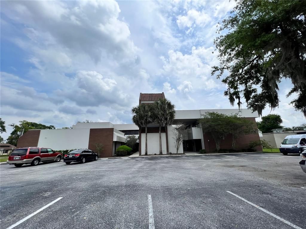 Attached, Exterior, Facade, Modern