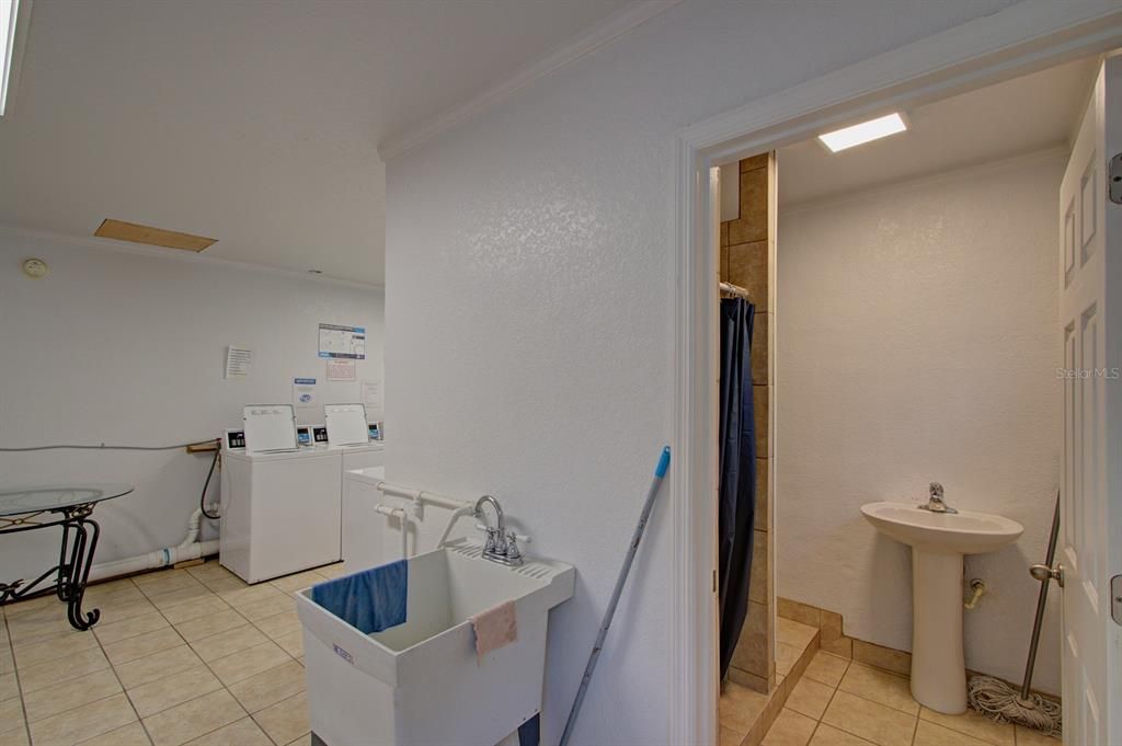 Bathroom, Interior, Recessed Lighting