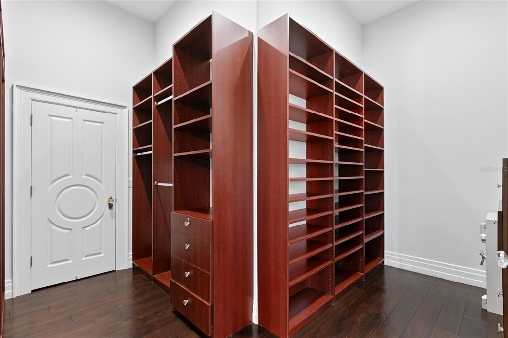 Interior, Walk-in Closets, Wood Texture Flooring