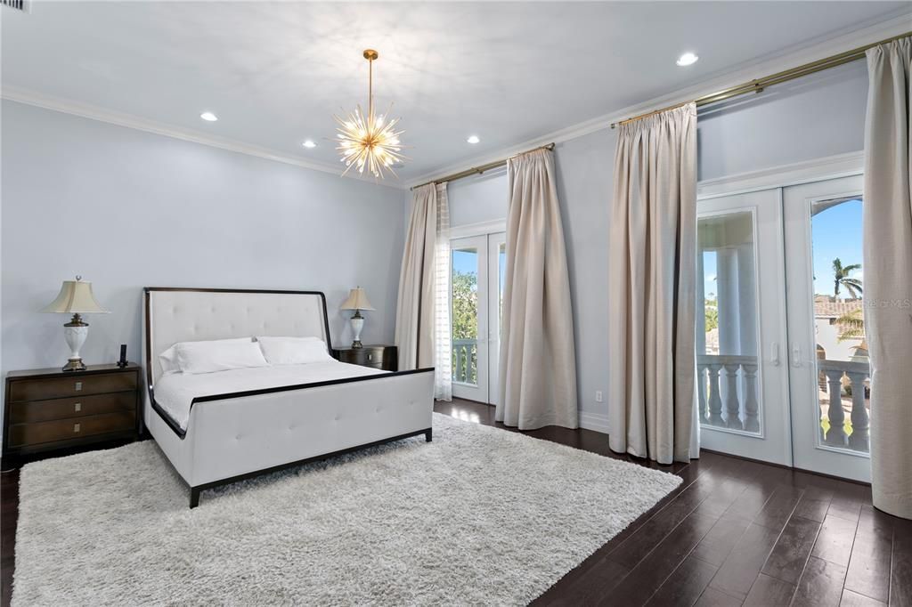 Bedroom, Interior, Pendant Lights, Recessed Lighting, Wood Texture Flooring