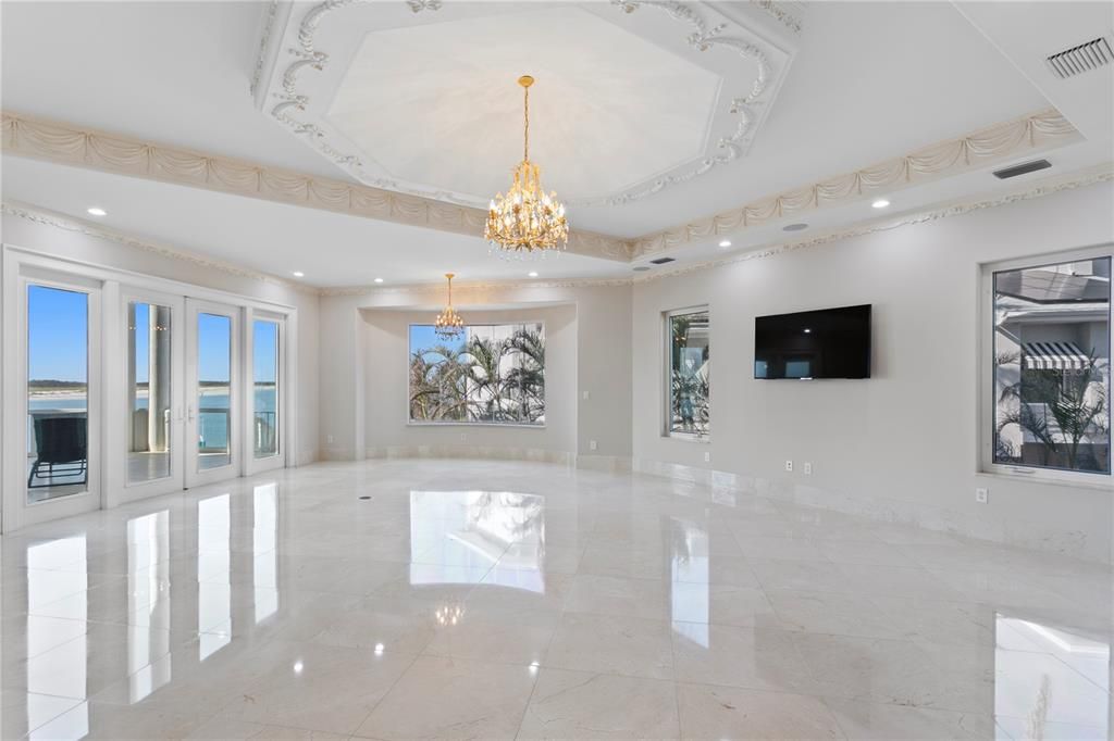 Chandelier, Empty room, Interior, Recessed Lighting