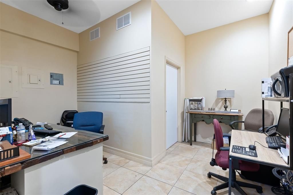 Home Office, Interior