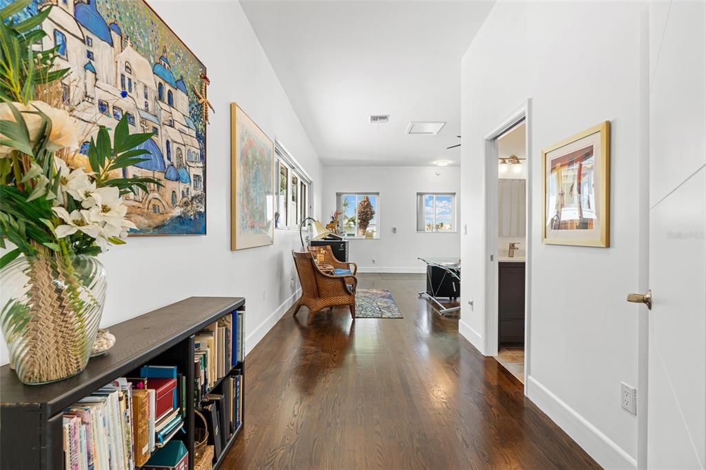 Interior, Recessed Lighting, Wood Texture Flooring