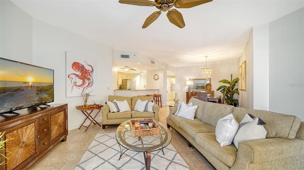 Chandelier, Dining room, Interior, Living room, Pendant Lights