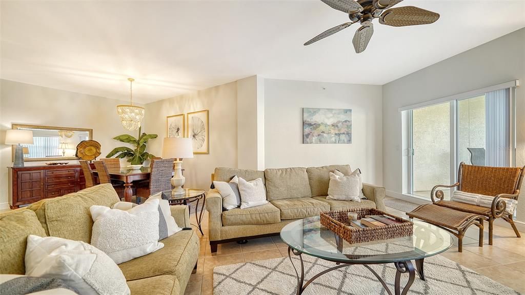 Dining room, Interior, Living room, Pendant Lights