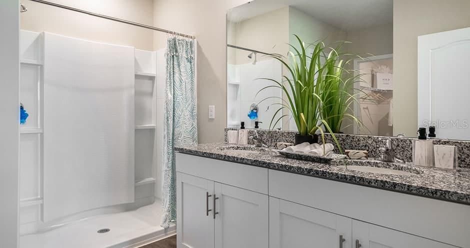 Bathroom, Dual Sink Vanities, Interior