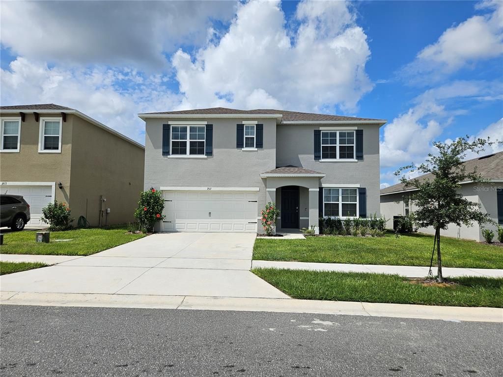 Attached, Exterior, Facade, Mediterranean