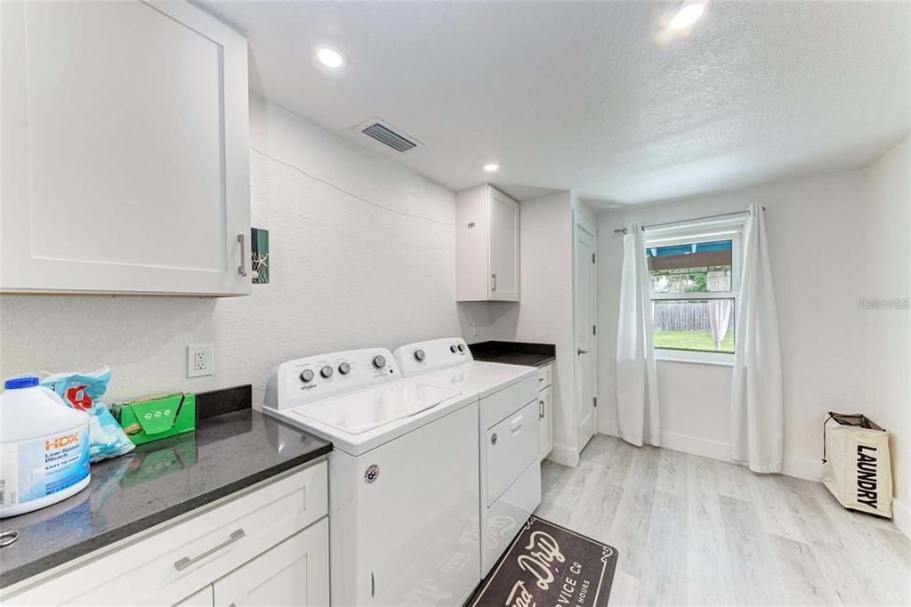 Interior, Recessed Lighting, Washer, Wood Texture Flooring