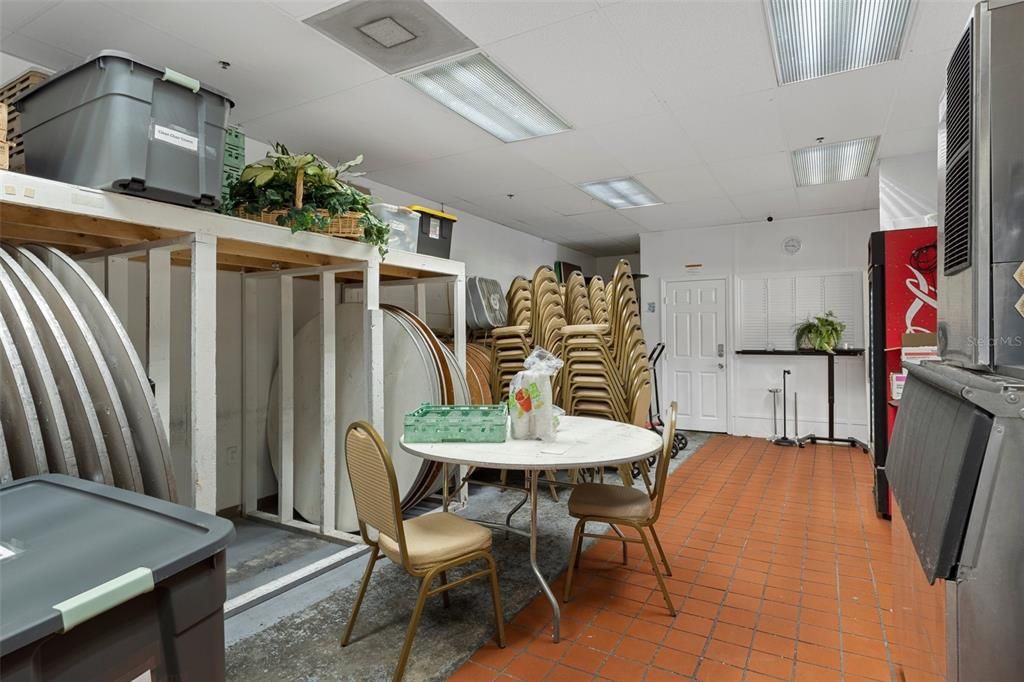 Dining room, Interior, Recessed Lighting