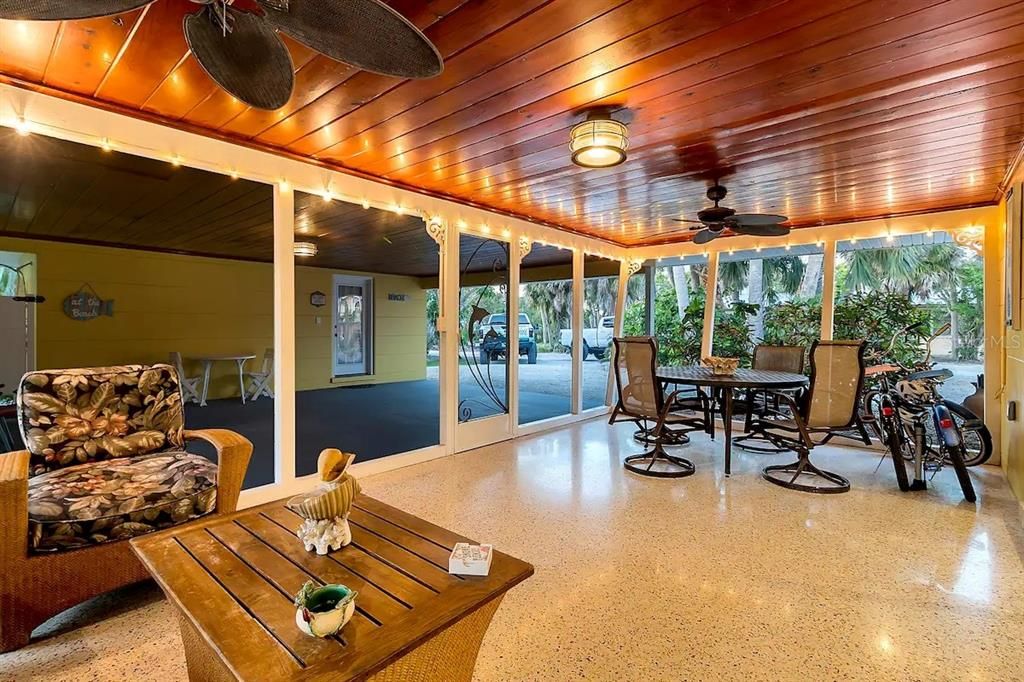 Dining room, Interior, Sun Room, Wooden Ceilings