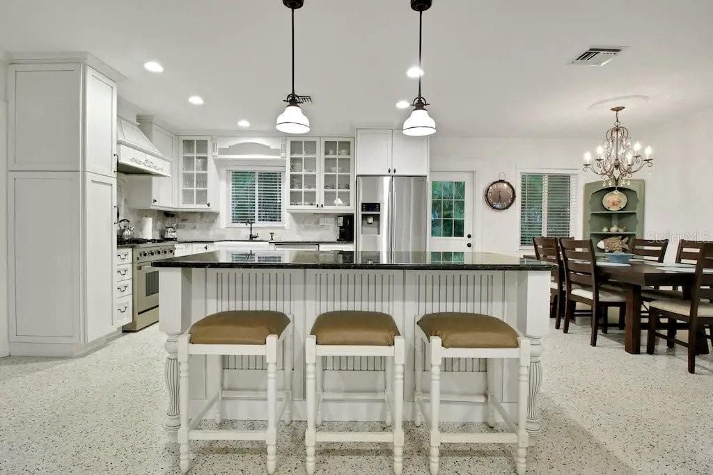 Chandelier, Dining room, Interior, Kitchen, Pendant Lights, Recessed Lighting, Stainless Steel Appliances