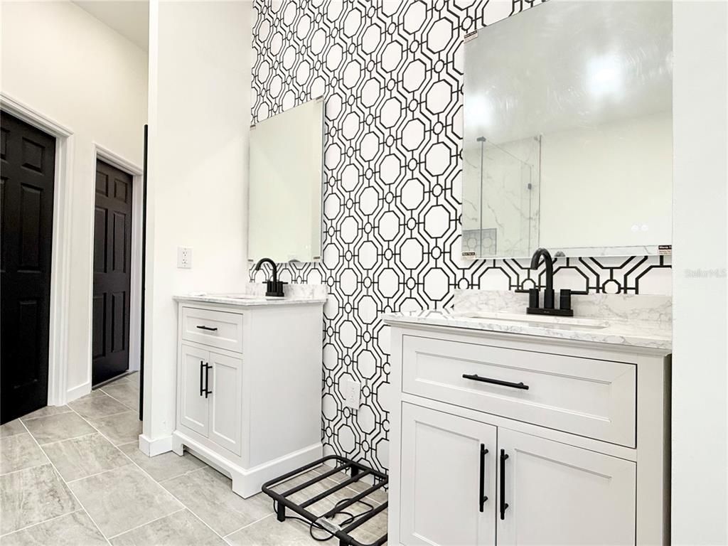 Bathroom, Dual Sink Vanities, Interior