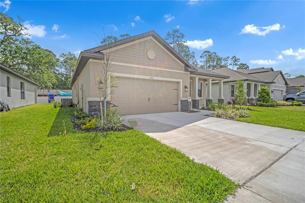 Attached, Exterior, Facade, Ranch