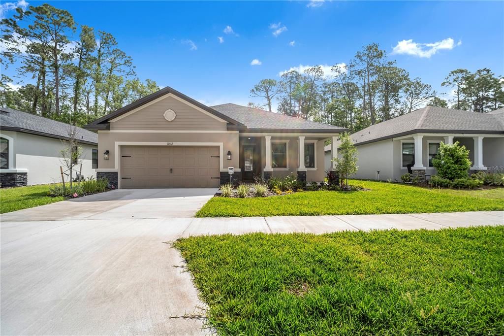 Attached, Exterior, Facade, Ranch