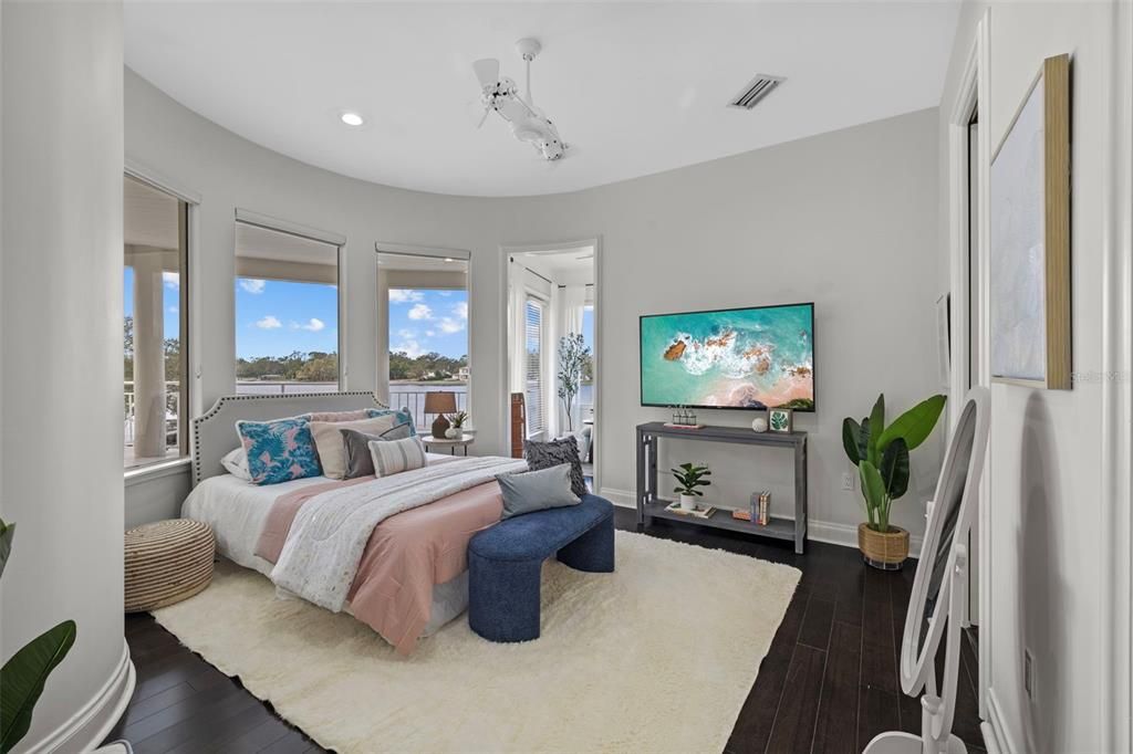Interior, Walk-in Closets, Wood Texture Flooring