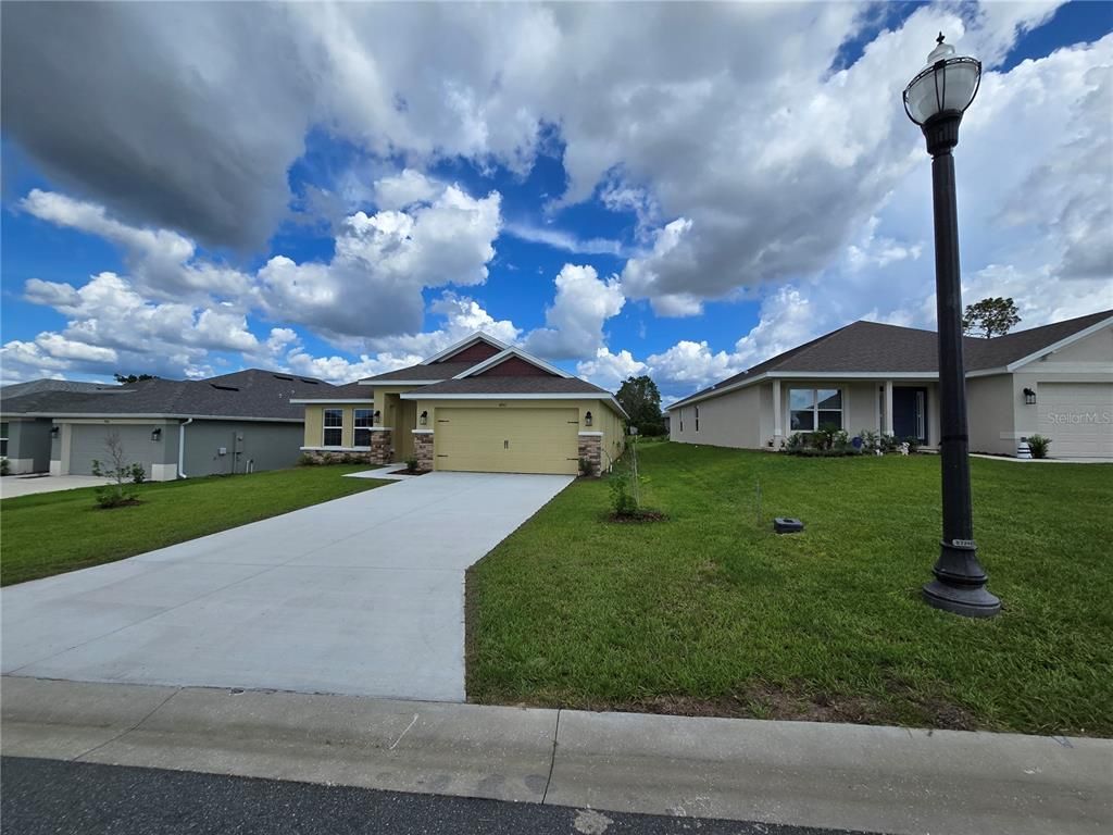 Attached, Exterior, Facade, Ranch