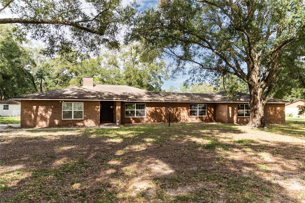 Exterior, Facade, Brick Facade, Ranch