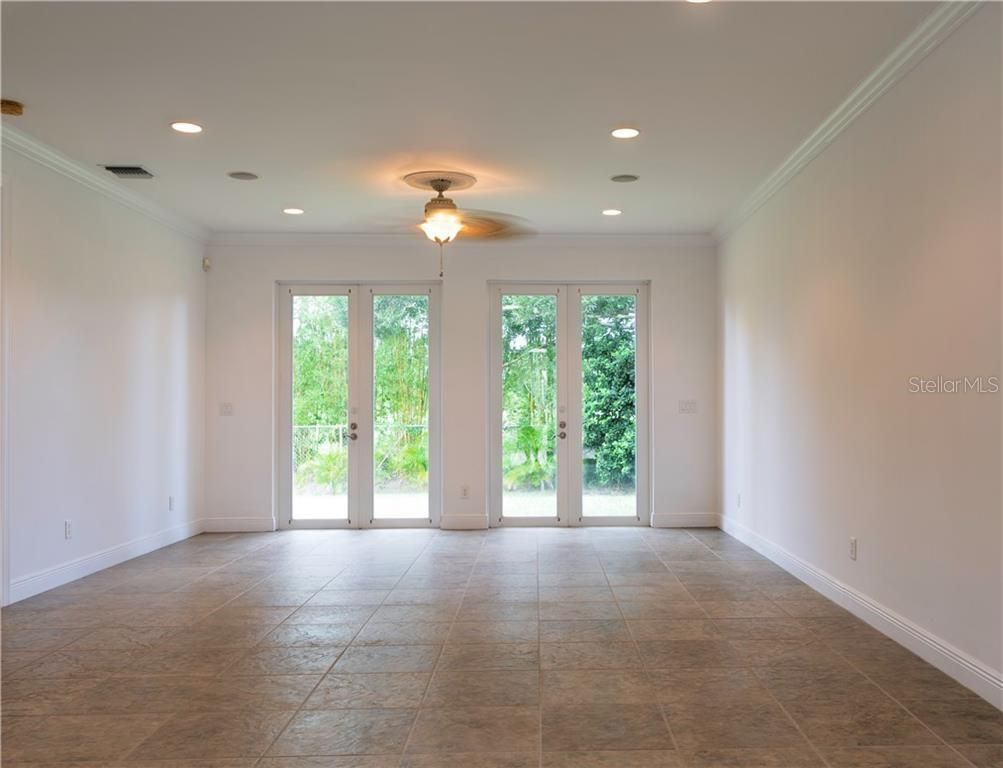 Empty room, Interior, Recessed Lighting