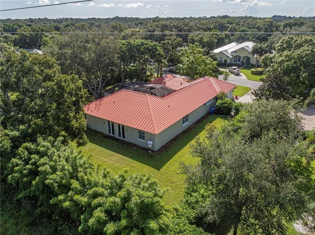Exterior, Drone
