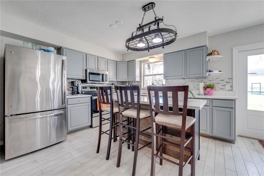 Dining room, Interior, Kitchen, Stainless Steel Appliances, Wood Texture Flooring