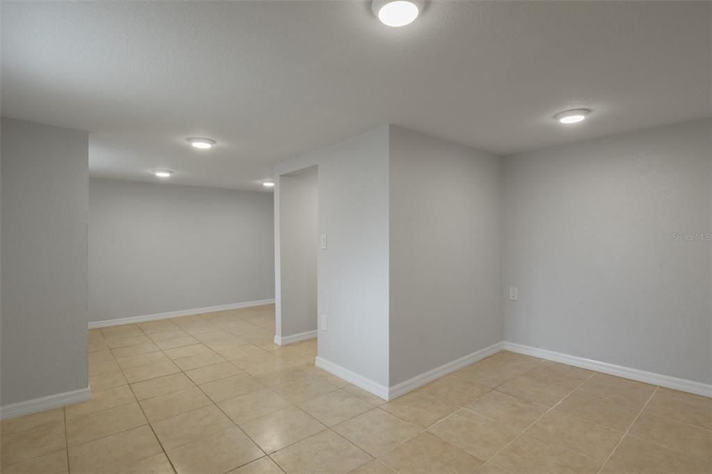 Empty room, Interior, Recessed Lighting