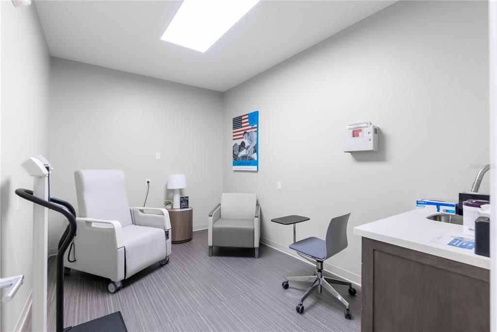 Home Office, Interior
