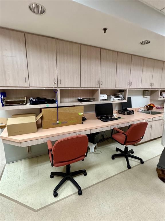 Home Office, Interior