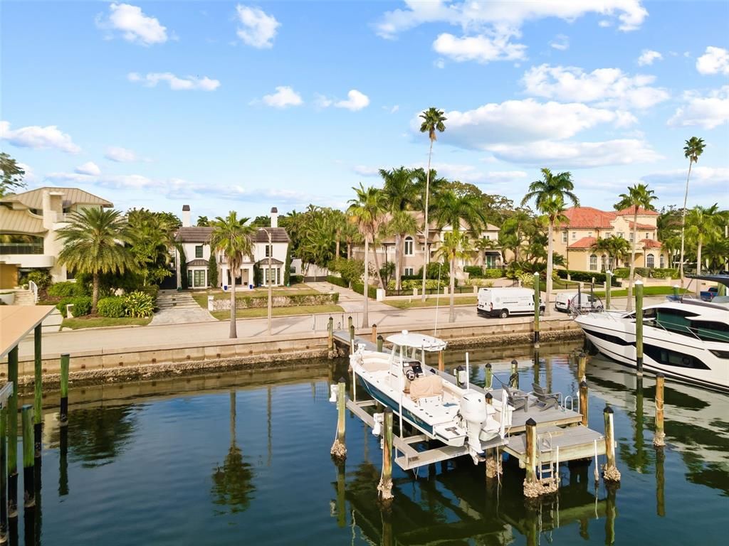 Exterior, Lake