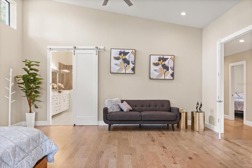 Interior, Recessed Lighting, Wood Texture Flooring