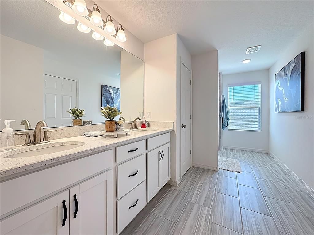 Bathroom, Dual Sink Vanities, Interior, Recessed Lighting
