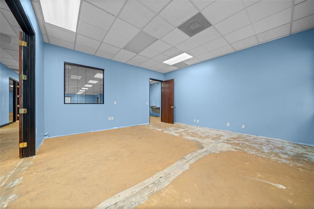 Empty room, Interior