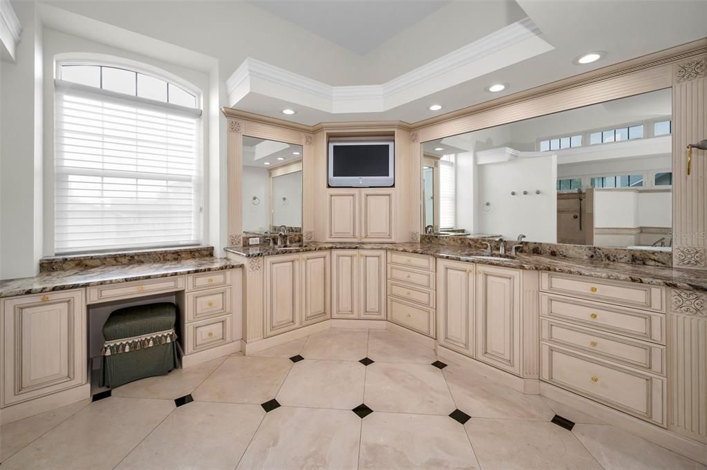 Bathroom, Interior, Recessed Lighting
